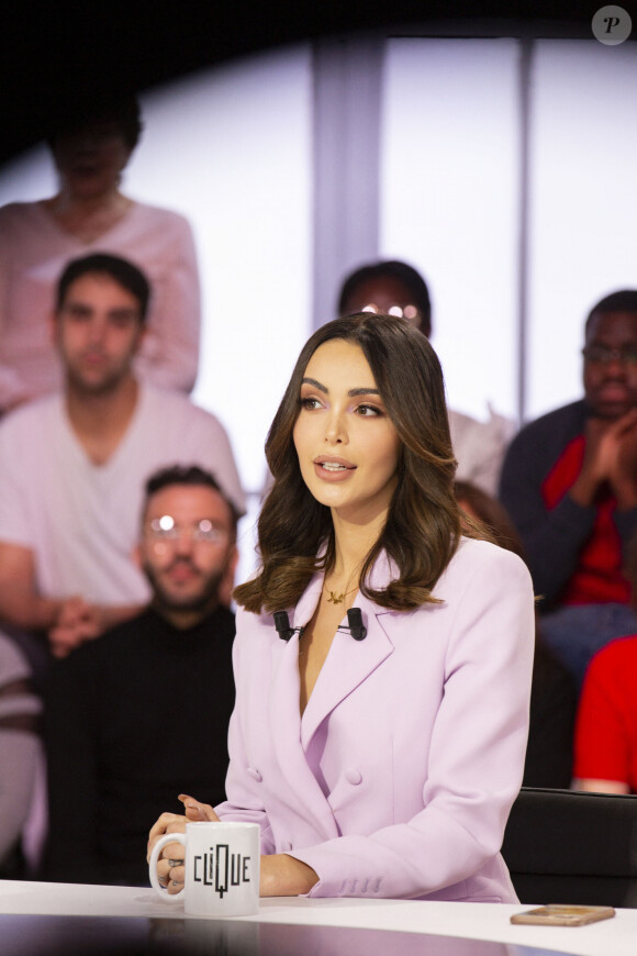 Nabilla Benattia-Vergara - Enregistrement de l'émission "Clique" présentée par M. Achour sur Canal Plus à Issy-les-Moulineaux le 31 janvier 2020. © Jack Tribeca/Bestimage