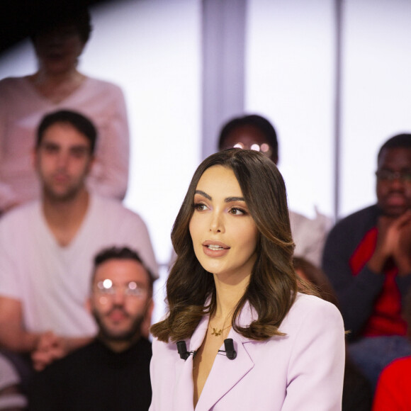 Nabilla Benattia-Vergara - Enregistrement de l'émission "Clique" présentée par M. Achour sur Canal Plus à Issy-les-Moulineaux le 31 janvier 2020. © Jack Tribeca/Bestimage