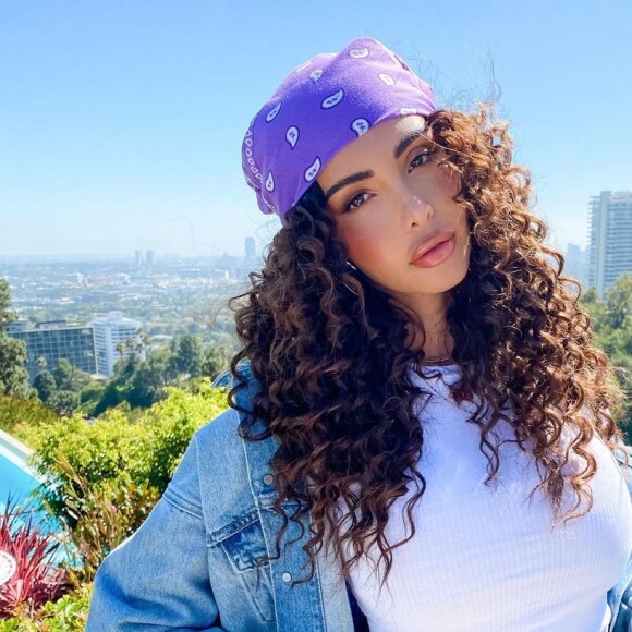 Nabilla, ancienne candidate de télé-réalité et heureuse maman du petit Milann (1 an), né de ses amours avec son mari Thomas Vergara.