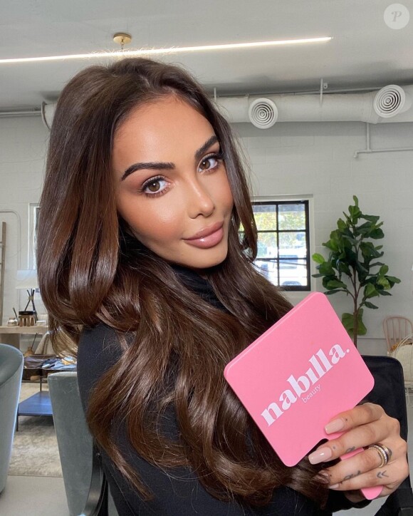 Nabilla, ancienne candidate de télé-réalité et heureuse maman du petit Milann (1 an), né de ses amours avec son mari Thomas Vergara.