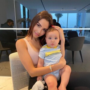 Nabilla, ancienne candidate de télé-réalité et heureuse maman du petit Milann (1 an), né de ses amours avec son mari Thomas Vergara.