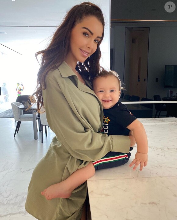 Nabilla, ancienne candidate de télé-réalité et heureuse maman du petit Milann (1 an), né de ses amours avec son mari Thomas Vergara.