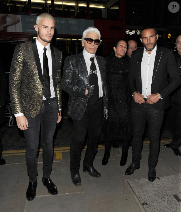 Baptiste Giabiconi, Karl Lagerfeld, Sebastien Jondeau - Arrivée des people au vernissage de l'exposition "Mademoiselle Privé" à la Galerie Saatchi à Londres, le 12 octobre 2015.
