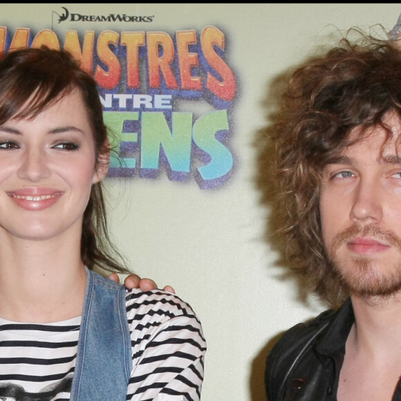 Julien Doré et Louise Bourgoin - Photocall de Monstres contre aliens à Paris