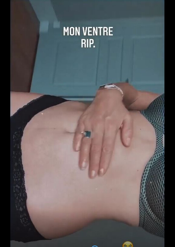 Hillary de "Mamans & Célèbres" dévoile être complexée par son ventre, le 29 octobre, sur Instagram