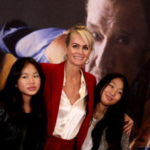 Laeticia Hallyday et ses filles Joy et Jade - Projection au Grand Rex à Paris des documentaires "Johnny USA" et "A nos promesses" à l'occasion de la Journée Spéciale Johnny, son rêve américain. Le 21 octobre 2020. © Jacovides-Moreau / Bestimage