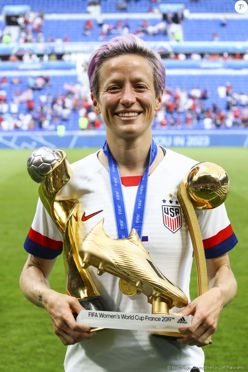 Joie Megan Rapinoe Usa Victorieuse Pose Avec Ses Trophées Finale De La Coupe Du Monde 