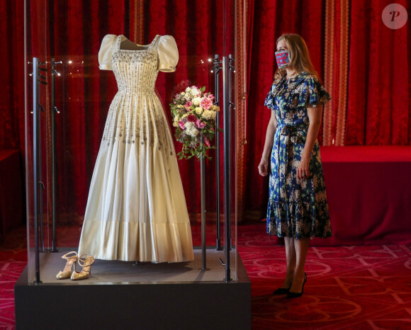 La princesse Beatrice d'York expose sa robe de mariée au château de Windsor, le 23 septembre 2020.