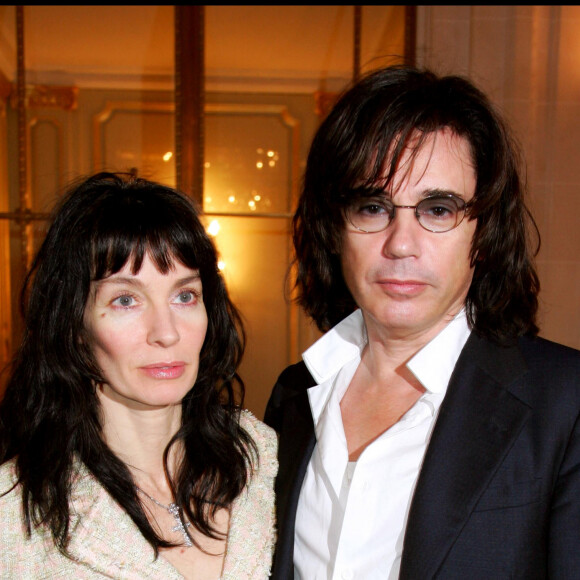 Anne Parillaud et Jean-Michel Jarre à Paris en 2006.