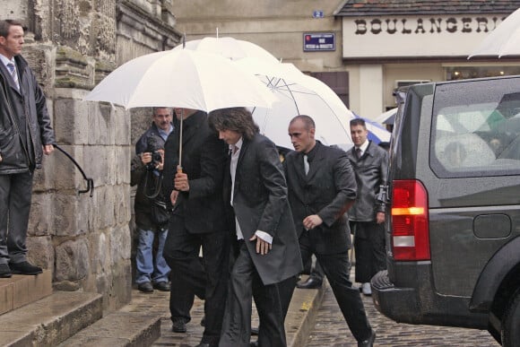 Jean-Michel Jarre arrive à son mariage avec Anne Parillaud à Montfort l'Amaury en 2005.