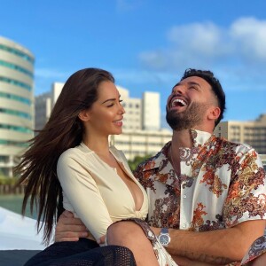 Nabilla avec son mari Thomas Vergara à Miami le 28 octobre 2020.