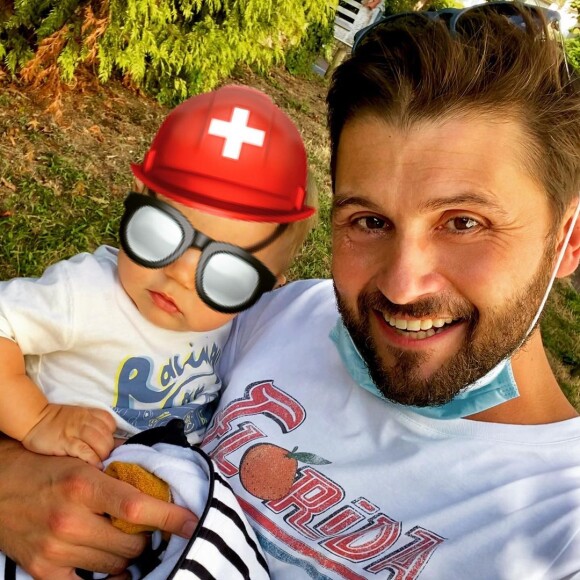 Christophe Beaugrand et son mari Ghislain sont les heureux papa de Valentin, qui fête son premier anniversaire ce 9 novembre 2020.