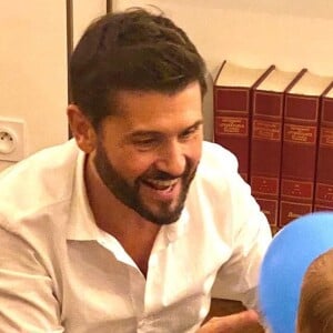 Christophe Beaugrand et son mari Ghislain sont les heureux papa de Valentin, qui fête son premier anniversaire ce 9 novembre 2020.