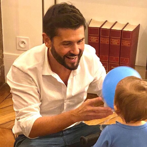 Christophe Beaugrand et son mari Ghislain sont les heureux papa de Valentin, qui fête son premier anniversaire ce 9 novembre 2020.