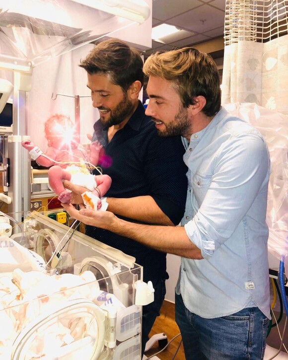 Christophe Beaugrand et son mari Ghislain sont les heureux papa de Valentin, qui fête son premier anniversaire ce 9 novembre 2020.