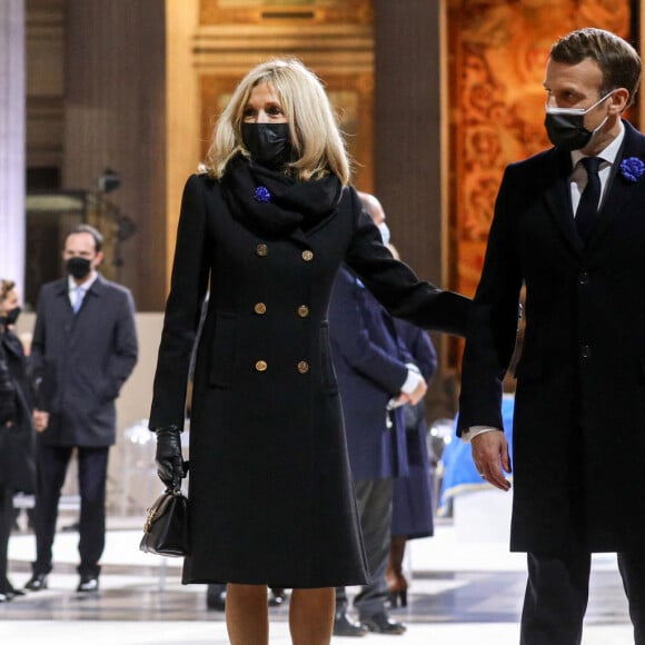 Le président de la République, Emmanuel Macron accompagné de la première dame Brigitte Macron préside la cérémonie de panthéonisation de Maurice Genevoix, le 11 novembre 2020, au Panthéon, Paris . © Stéphane Lemouton / Bestimage