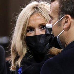 Le président de la République, Emmanuel Macron accompagné de la première dame Brigitte Macron préside la cérémonie de panthéonisation de Maurice Genevoix, le 11 novembre 2020, au Panthéon, Paris . © Stéphane Lemouton / Bestimage