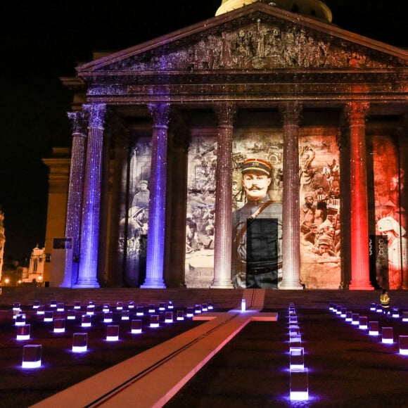 Le président de la République, Emmanuel Macron préside la cérémonie de panthéonisation de Maurice Genevoix, le 11 novembre 2020, au Panthéon, Paris . © Stéphane Lemouton / Bestimage