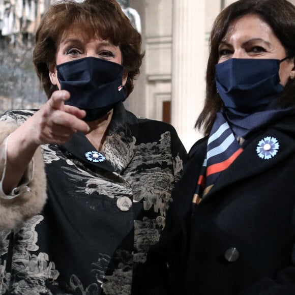 Roselyne Bachelot, ministre de la Culture et Annne Hidalgo, maire de Paris- Le président de la République, Emmanuel Macron préside la cérémonie de panthéonisation de Maurice Genevoix, le 11 novembre 2020, au Panthéon, Paris . © Stéphane Lemouton / Bestimage