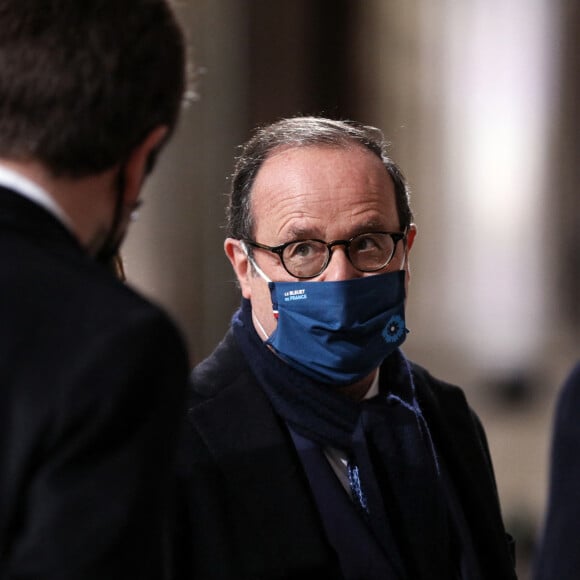 Francois Hollande et Gérard Larcher - Le président de la République, Emmanuel Macron préside la cérémonie de panthéonisation de Maurice Genevoix, le 11 novembre 2020, au Panthéon, Paris . © Stéphane Lemouton / Bestimage