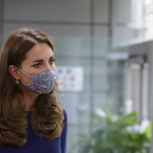 Kate Middleton, duchesse de Cambridge, visite l'Institut de biologie de la reproduction et du développement, à l'Imperial College de Londres, le 14 octobre 2020.