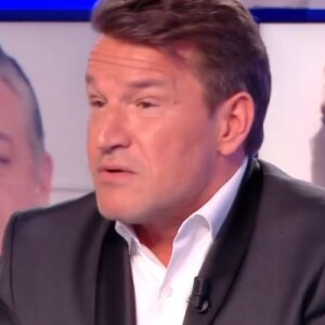 Benjamin Castaldi se déshabille dans "Touche pas à mon poste" et montre ses fesses, le 12 novembre 2020, sur C8