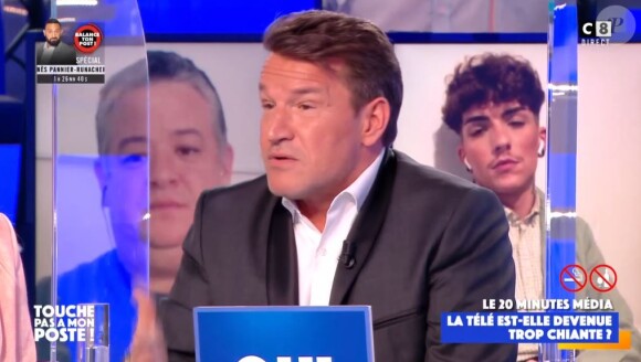 Benjamin Castaldi se déshabille dans "Touche pas à mon poste" et montre ses fesses, le 12 novembre 2020, sur C8