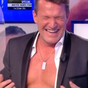 Benjamin Castaldi se déshabille dans "Touche pas à mon poste" et montre ses fesses, le 12 novembre 2020, sur C8