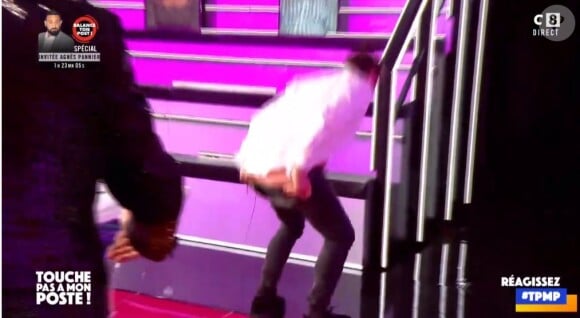 Benjamin Castaldi se déshabille dans "Touche pas à mon poste" et montre ses fesses, le 12 novembre 2020, sur C8