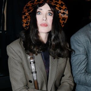 Isabelle Adjani - Front row au défilé de mode Homme automne-hiver 2020/2021 " Berluti " lors de la fashion week à Paris. Le 17 janvier 2020. © Veeren - Christophe Clovis / Bestimage