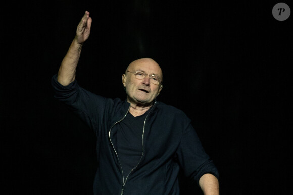 Phil Collins lors du concert de Sydney de sa tournée "Not Dead Yet" le 21 janvier 2019. Il a été rejoint sur scène par son fils Nicholas.