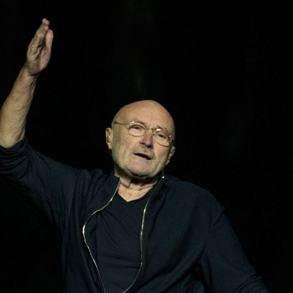 Phil Collins lors du concert de Sydney de sa tournée "Not Dead Yet" le 21 janvier 2019. Il a été rejoint sur scène par son fils Nicholas.