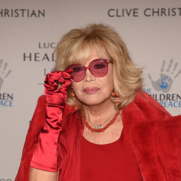 Amanda Lear à la 14ème soirée caritative annuelle The Children For Peace à l'hôtel Palace Parigi à Milan en Italie, le 29 novembre 2019 