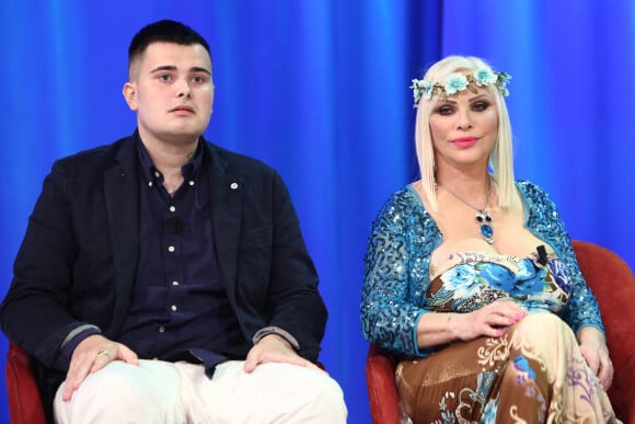 Ilona Staller (la "Cicciolina") et son fils Ludwig Koons lors de l'émission TV "Maurizio Costanzo" à Rome. Le 6 novembre 2016 