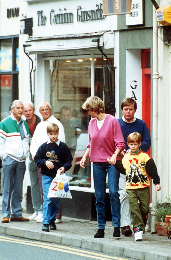 Diana et ses fils, William et Harry, à Londres.