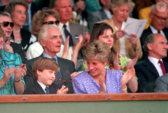 Le prince William et sa mère Diana à Wimbledon en 1991.