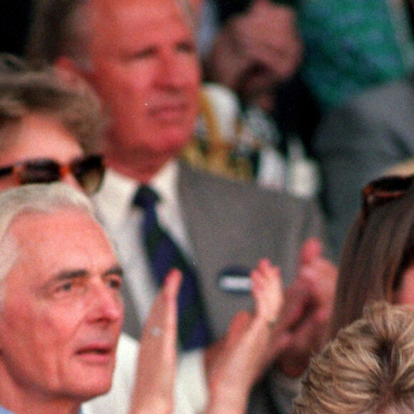 Le prince William et sa mère Diana à Wimbledon en 1991.