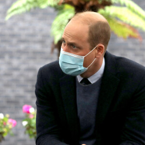 Le prince William, duc de Cambridge, va à la rencontre du personnel et des patients de l'hôpital Royal Marsden à Sutton, le 21 octobre 2020.