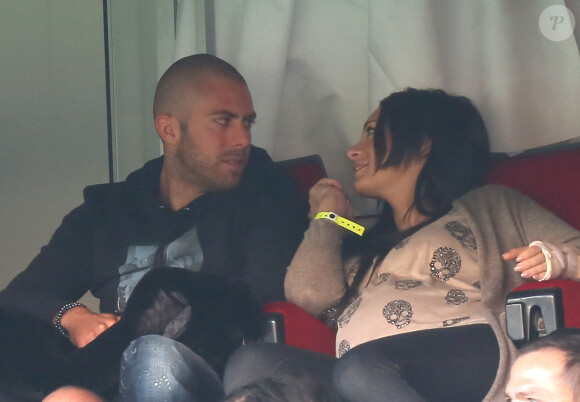 Emilie Nef Naf (enceinte) et son compagnon Jeremy Menez - People au match de football Psg-Sochaux au Parc des Princes, le 29 septembre 2012.