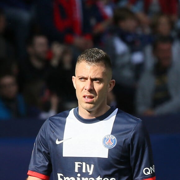 Jérémy Ménez - Emilie Nefnaf (Nef Naf) avec sa fille Maëlla assistent au match de football Psg (3) contre Reims (0) au Parc des Princes à Paris le 5 avril 2014.