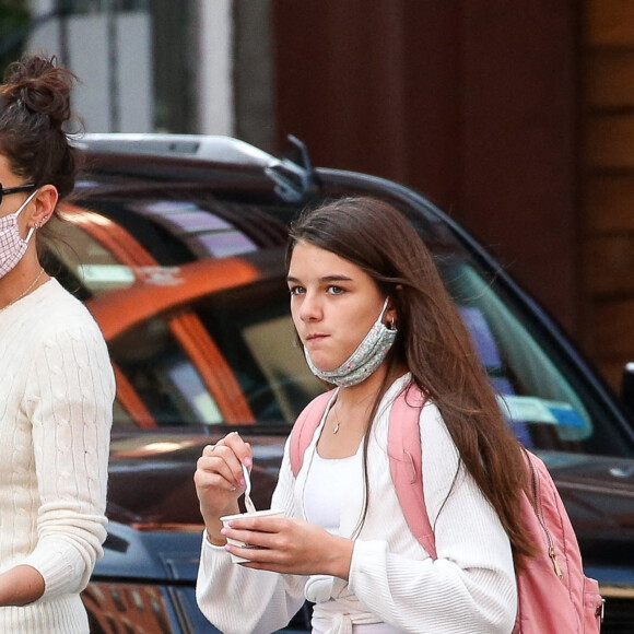 Katie Holmes a emmené sa fille Suri Cruise manger une glace à Manhattan, New York, le 8 septembre 2020.