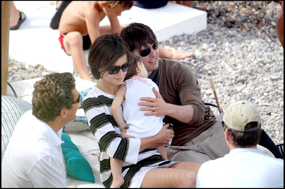 Tom Cruise, Katie Holmes et leur fille Suri à Cannes en 2007.
