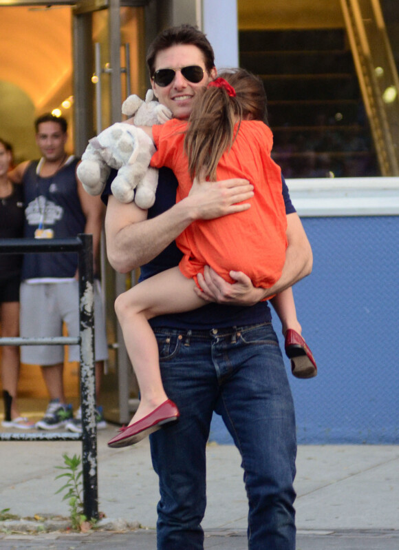 Tom Cruise et sa fille Suri à New York, juste après l'annonce de son divorce d'avec Katie Holmes.