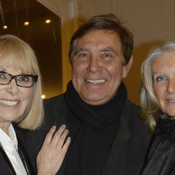 Mireille Darc, Jean-Pierre Foucault et sa compagne Evelyne - Vernissage de l'exposition des photographies de Mireille Darc chez Artcurial à Paris le 21 janvier 2016. © Coadic Guirec/Bestimage
