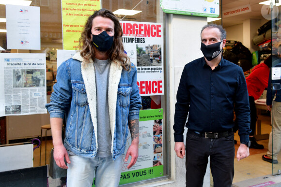 Exclusif - Julien Doré, après avoir lancé une tombola au profit des sinistrés de la tempête Alex qui a frappé les Alpes-Maritimes, fait un point presse au siège du Secours Populaire 06 à Nice le 23 novembre 2020. © Bruno Bebert / Bestimage 