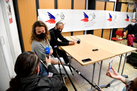 Exclusif - Julien Doré, après avoir lancé une tombola au profit des sinistrés de la tempête Alex qui a frappé les Alpes-Maritimes, fait un point presse au siège du Secours Populaire 06 à Nice le 23 novembre 2020. © Bruno Bebert / Bestimage 