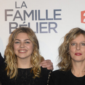 François Damiens, Louane Emera, Karin Viard et Luca Gelberg - Avant-première du film "La Famille Bélier" au Grand Rex à Paris, le 9 décembre 2014. 