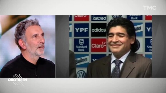 Hommage à Diego Maradona, emporté à 60 ans par une crise cardiaque. Dans "Quotidien", le journaliste de "So Foot" Joachim Barbier se souvient de quel homme était ce génie du football. Il a eu la chance de le rencontrer en Argentine il y a deux ans.