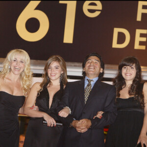Diego Maradona et ses filles, Giannina, Dalma et son épouse Claudia Villafañe lors du 61 festival de Cannes.