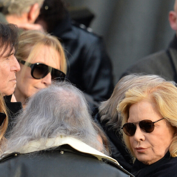 Nathalie Baye, Tony Scotti, Sylvie Vartan - Sorties de l'église de la Madeleine après les obsèques de Johnny Hallyday à Paris le 9 décembre 2017. © Veeren / Bestimage 